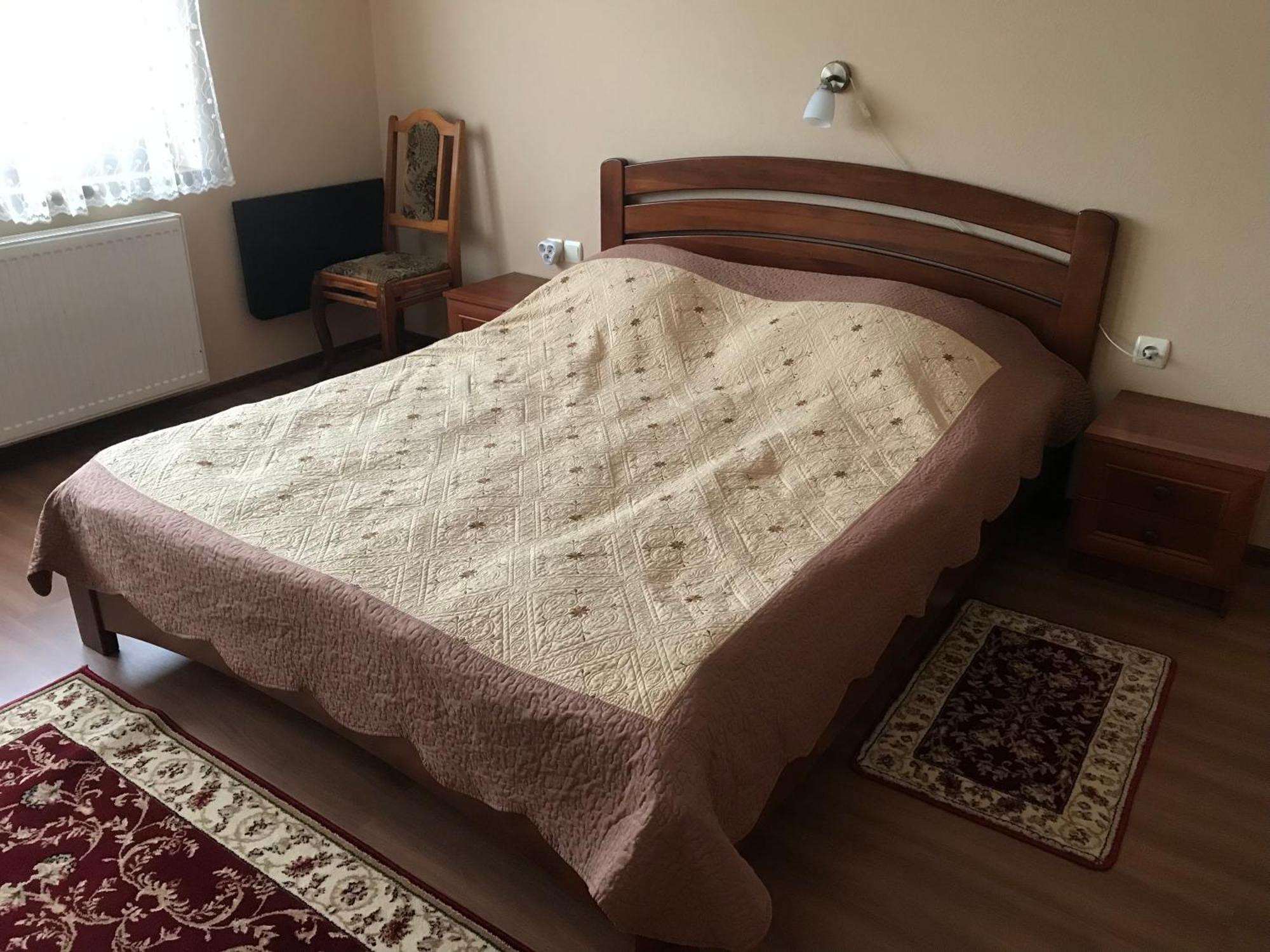 Летний дом квітковий двір *